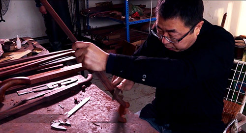 态度决定成败——二胡制作大师吕建华的匠心传承与品牌之道